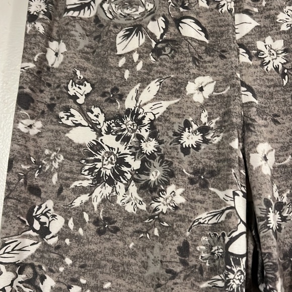 Hot Kiss gray/white floral bell bottom leggings - Picture 3 of 8